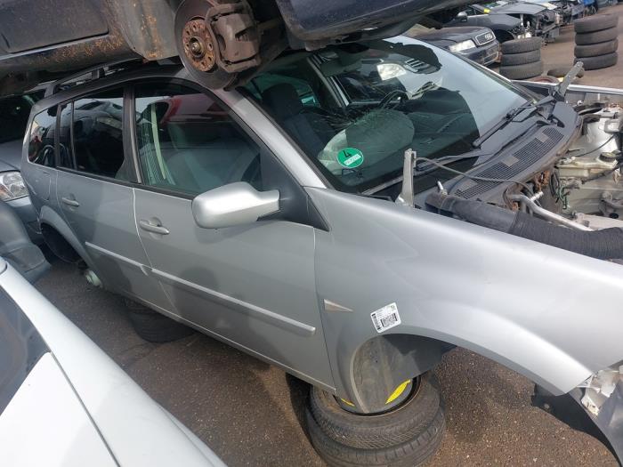 Renault Megane II Grandtour 2.0 16V Skrotfordon (2008, GRIJS)