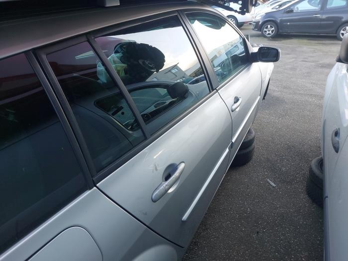 Renault Megane II Grandtour 2.0 16V Skrotfordon (2008, GRIJS)