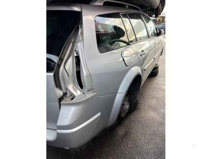 Renault Megane II Grandtour 2.0 16V Skrotfordon (2008, GRIJS)