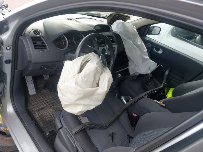 Renault Megane II Grandtour 2.0 16V Skrotfordon (2008, GRIJS)