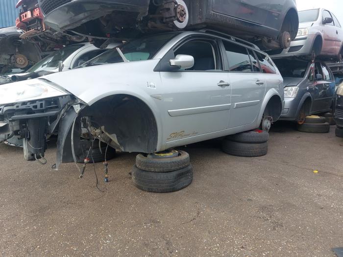 Renault Megane II Grandtour 2.0 16V Skrotfordon (2008, GRIJS)