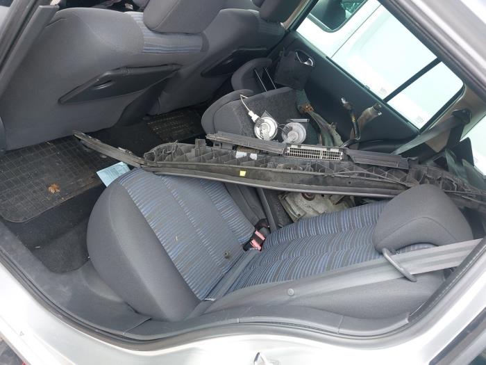 Renault Megane II Grandtour 2.0 16V Skrotfordon (2008, GRIJS)