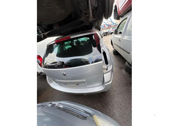 Renault Megane II Grandtour 2.0 16V Skrotfordon (2008, GRIJS)