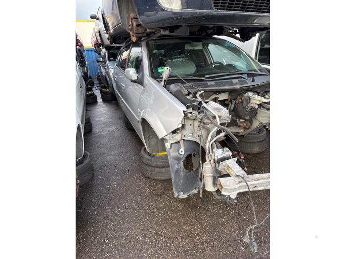 Renault Megane II Grandtour 2.0 16V Skrotfordon (2008, GRIJS)