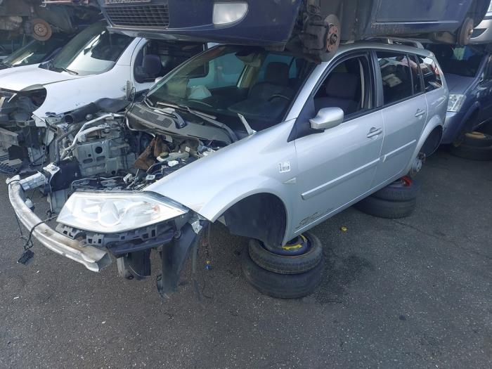 Renault Megane II Grandtour 2.0 16V Skrotfordon (2008, GRIJS)