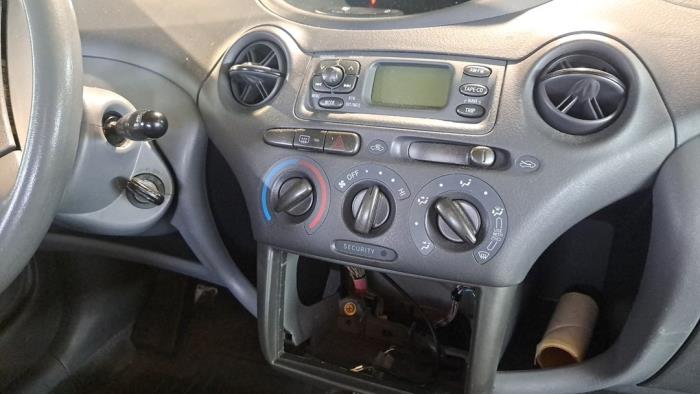 Toyota Yaris 1.3 16V VVT-i Sloopvoertuig (2002, Grijs)