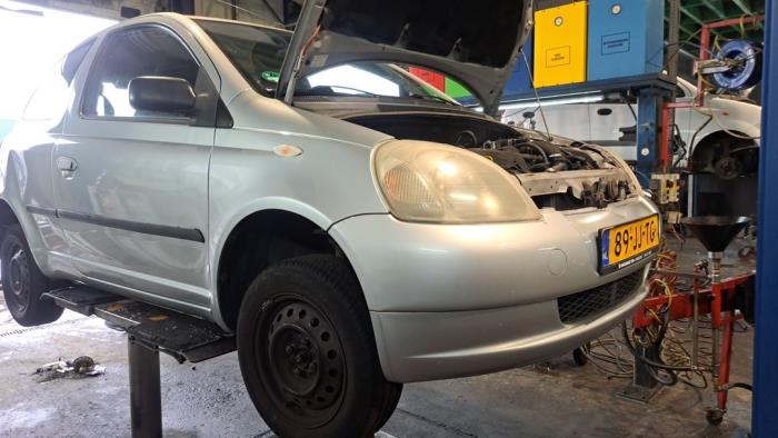 Toyota Yaris 1.3 16V VVT-i Sloopvoertuig (2002, Grijs)