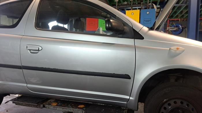 Toyota Yaris 1.3 16V VVT-i Sloopvoertuig (2002, Grijs)