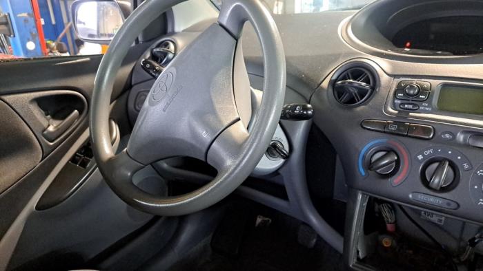 Toyota Yaris 1.3 16V VVT-i Sloopvoertuig (2002, Grijs)