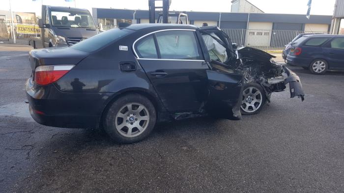 BMW 5 serie 520i 24V Sloopvoertuig (2005, Zwart)