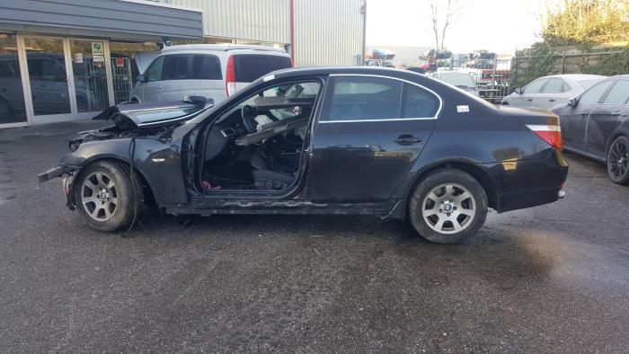 BMW 5 serie 520i 24V Sloopvoertuig (2005, Zwart)