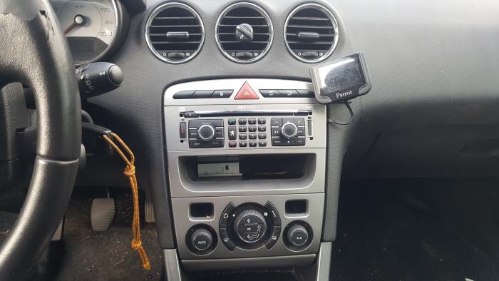 Peugeot 308 SW 2.0 HDi 16V FAP Samochód złomowany (2008, Czarny)