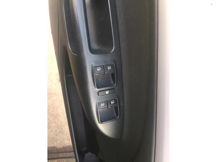 Skoda Octavia Combi 1.2 TSI Samochód złomowany (2011, Czerwony)