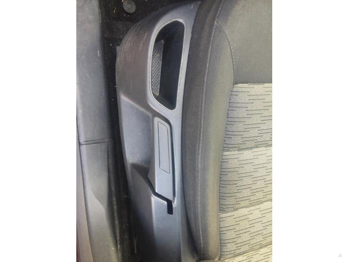 Skoda Octavia Combi 1.2 TSI Samochód złomowany (2011, Czerwony)