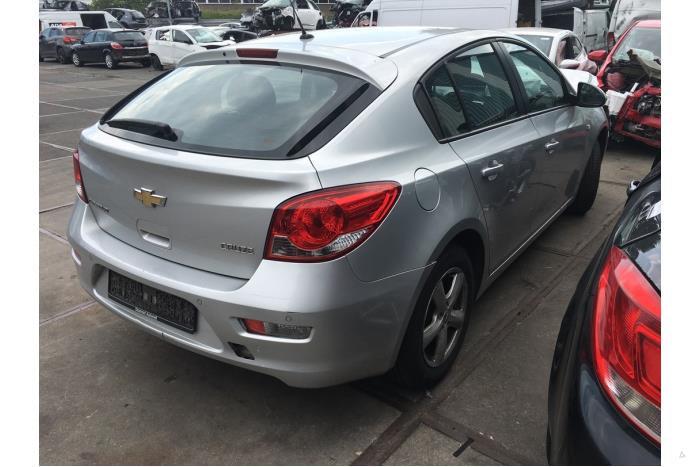 Chevrolet Cruze 1.6 16V VVT Sloopvoertuig (2011, Wit, Zilver)