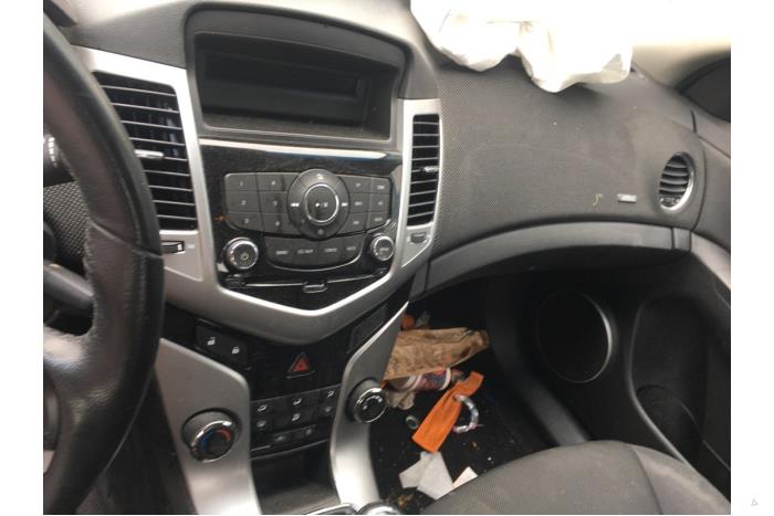 Chevrolet Cruze 1.6 16V VVT Sloopvoertuig (2011, Wit, Zilver)