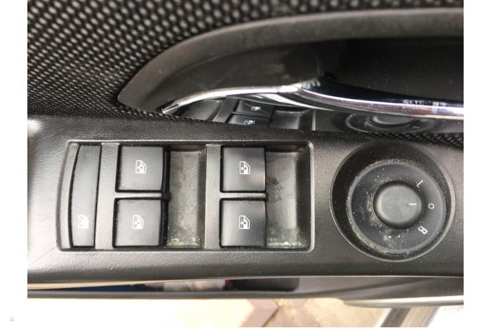 Chevrolet Cruze 1.6 16V VVT Sloopvoertuig (2011, Wit, Zilver)