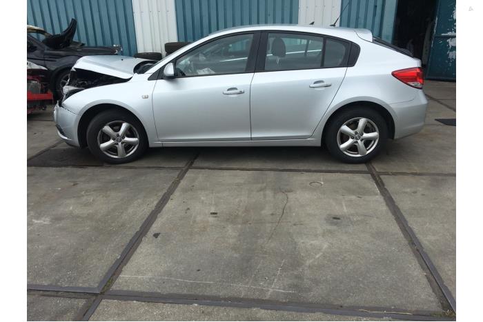Chevrolet Cruze 1.6 16V VVT Sloopvoertuig (2011, Wit, Zilver)