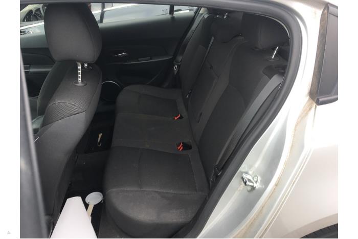 Chevrolet Cruze 1.6 16V VVT Sloopvoertuig (2011, Wit, Zilver)