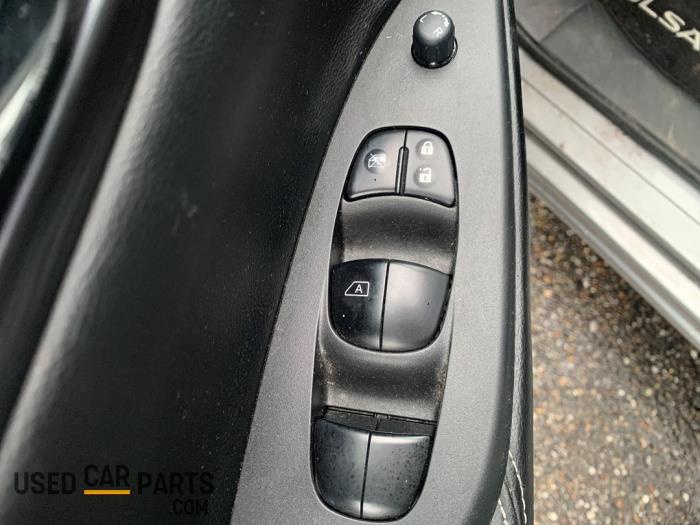 Nissan Pulsar 1.2 DIG-T 16V Skrotfordon (2016, GRIJS)