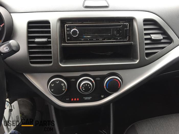 Kia Picanto 1.0 12V Skrotfordon (2015, ZWART)