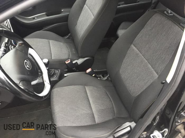 Kia Picanto 1.0 12V Skrotfordon (2015, ZWART)