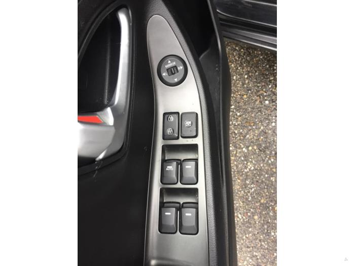 Kia Picanto 1.0 12V Skrotfordon (2015, ZWART)