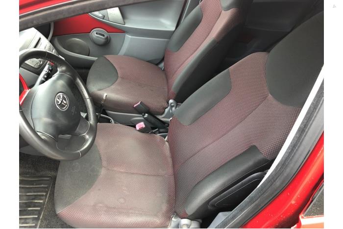 Toyota Aygo 1.0 12V VVT-i Sloopvoertuig (2010, Rood)