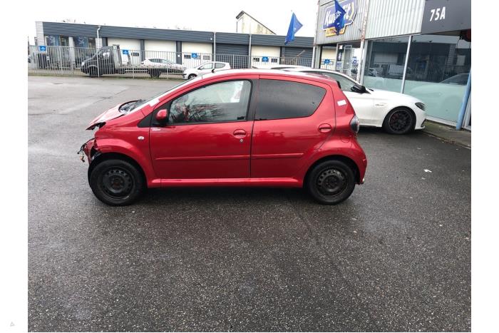 Toyota Aygo 1.0 12V VVT-i Sloopvoertuig (2010, Rood)