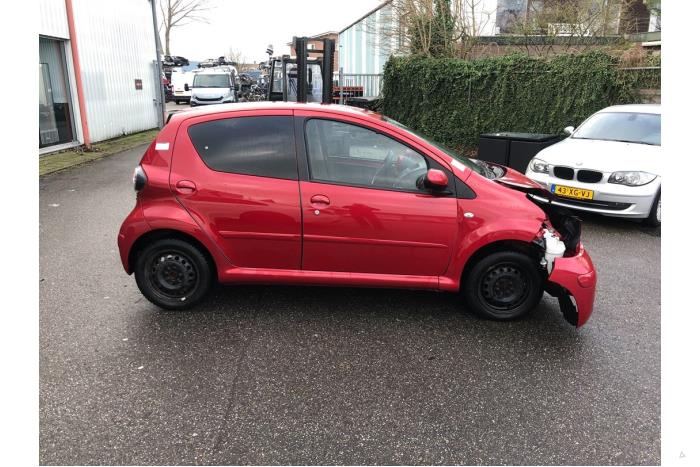 Toyota Aygo 1.0 12V VVT-i Sloopvoertuig (2010, Rood)