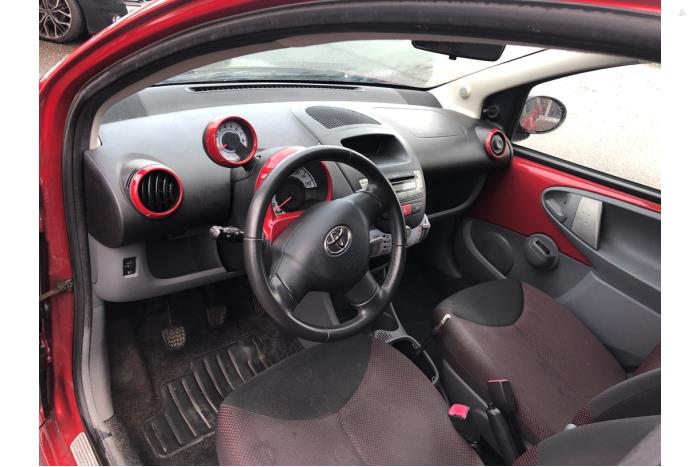 Toyota Aygo 1.0 12V VVT-i Sloopvoertuig (2010, Rood)