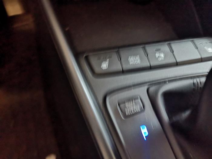 Hyundai i20 1.0 T-GDI 100 12V Sloopvoertuig (2020, Zwart)