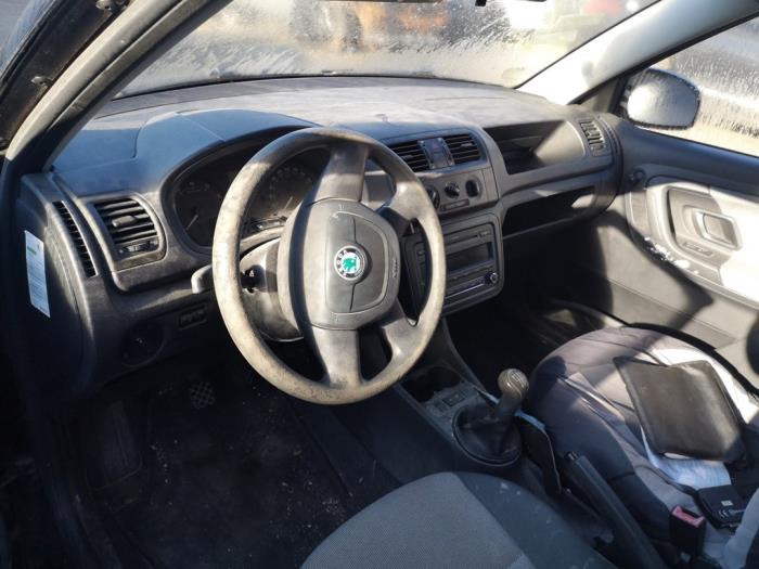 Skoda Fabia II 1.2i Skrotfordon (2009, ZWART)