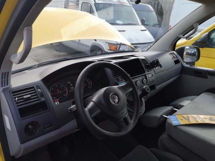 Volkswagen Transporter T5 2.0 TDI BlueMotion Skrotfordon (2015, NIET VAN TOEPASSING)