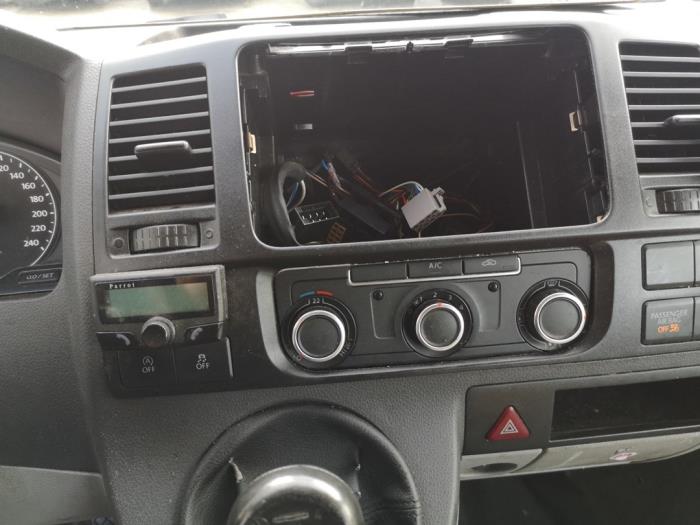 Volkswagen Transporter T5 2.0 TDI BlueMotion Skrotfordon (2015, NIET VAN TOEPASSING)