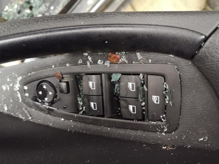 BMW X1 sDrive 16d 1.5 12V TwinPower Samochód złomowany (2019, Szary)