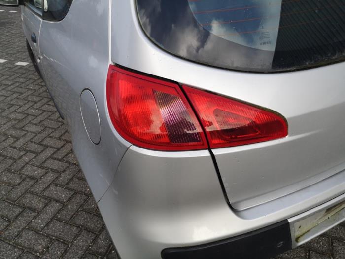 Mitsubishi Colt 1.3 16V Skrotfordon (2008, GRIJS)