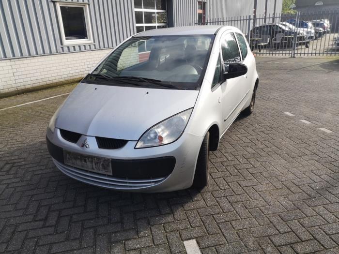 Mitsubishi Colt 1.3 16V Skrotfordon (2008, GRIJS)