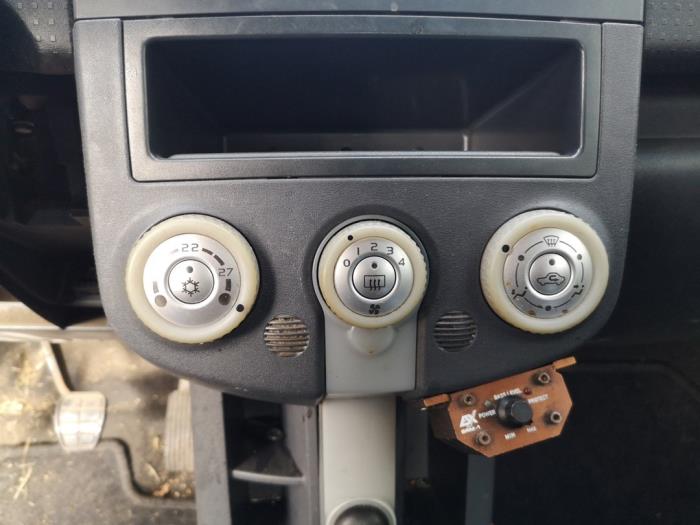 Mitsubishi Colt 1.3 16V Skrotfordon (2008, GRIJS)