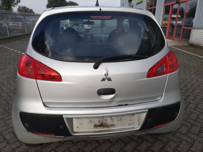 Mitsubishi Colt 1.3 16V Skrotfordon (2008, GRIJS)
