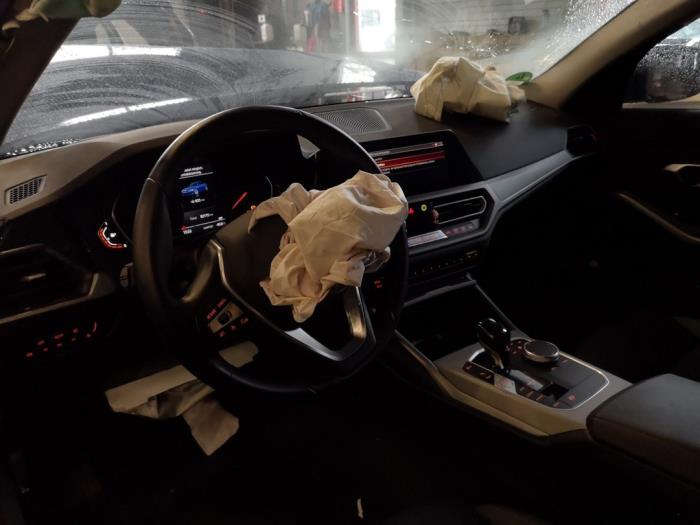 BMW 3 serie 320i 2.0 TwinPower Turbo 16V Skrotfordon (2020, BLAUW)