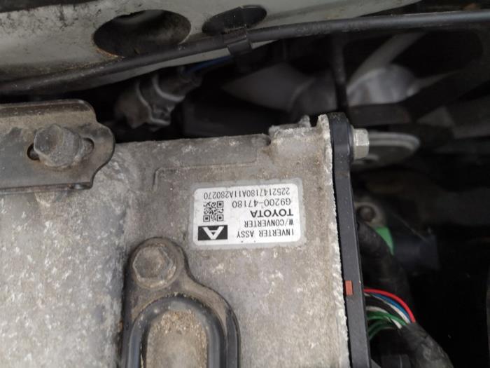 Toyota Prius 1.8 16V Samochód złomowany (2012, Szary)