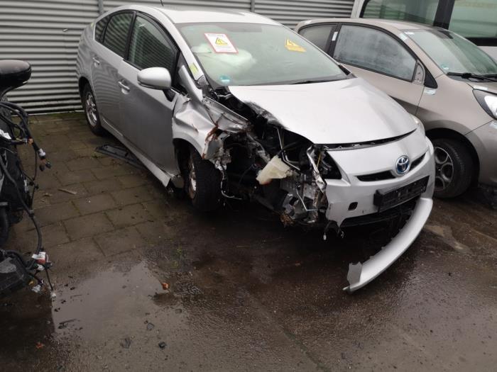 Toyota Prius 1.8 16V Samochód złomowany (2012, Szary)