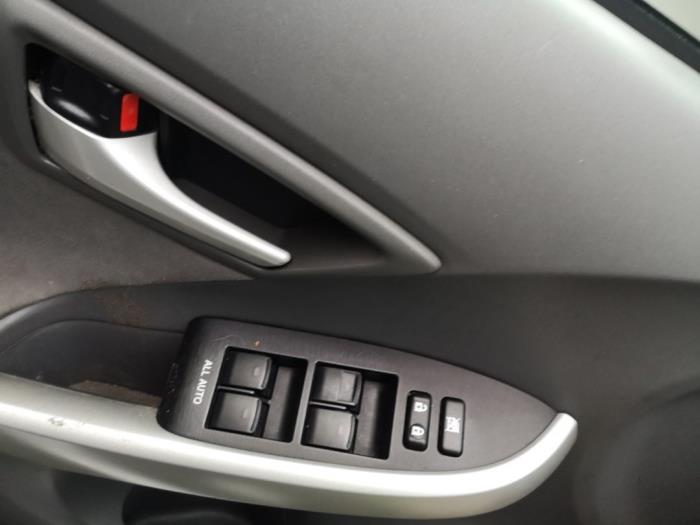 Toyota Prius 1.8 16V Samochód złomowany (2012, Szary)