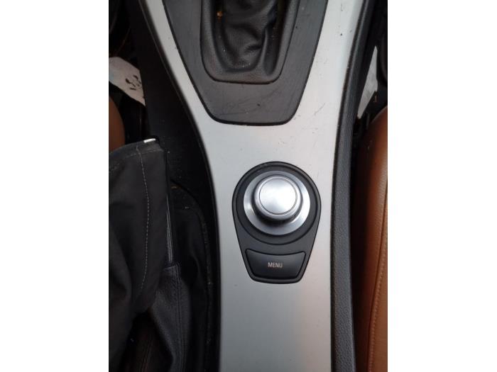 BMW 3 serie Touring 320i 16V Skrotfordon (2007, ZWART)