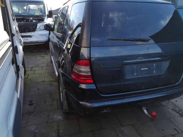 Mercedes ML I 430 4.3 V8 24V Autom. Skrotfordon (2000, ZWART)
