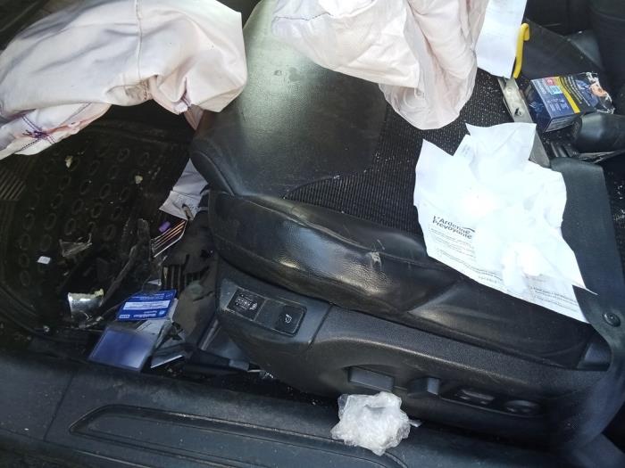 Citroen C5 III Tourer 1.6 HDiF 16V Skrotfordon (2009, ZWART)