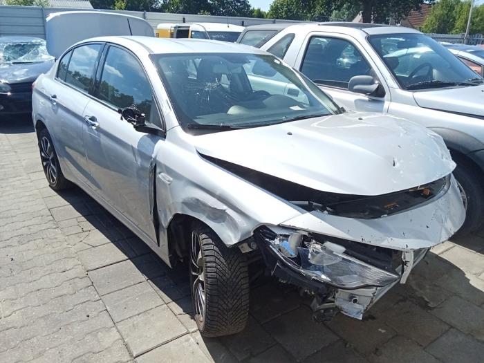 Fiat Tipo 1.4 16V Skrotfordon (2016, GRIJS)