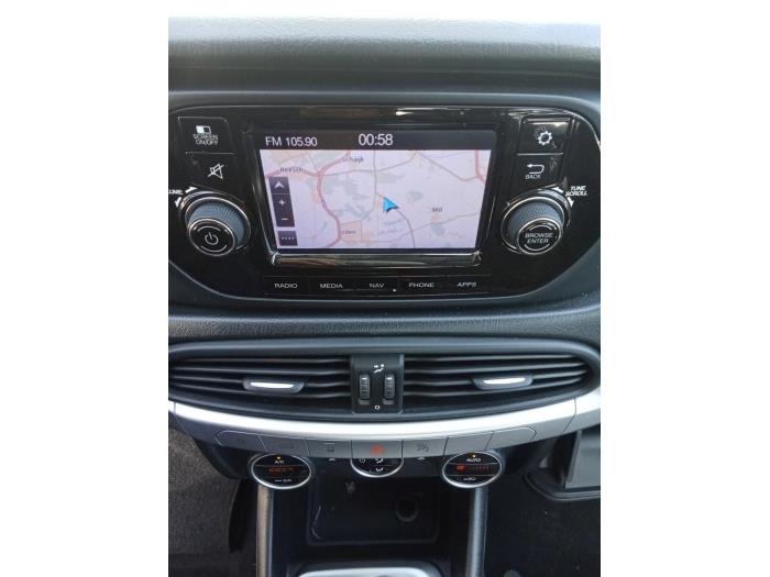 Fiat Tipo 1.4 16V Skrotfordon (2016, GRIJS)