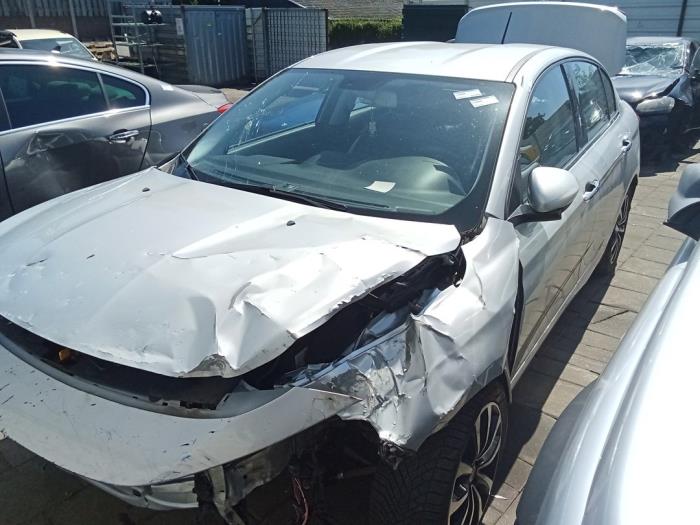 Fiat Tipo 1.4 16V Skrotfordon (2016, GRIJS)